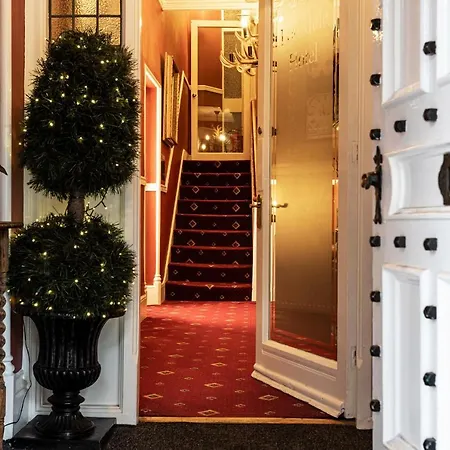 Lonsdale House * Bowness-on-Windermere