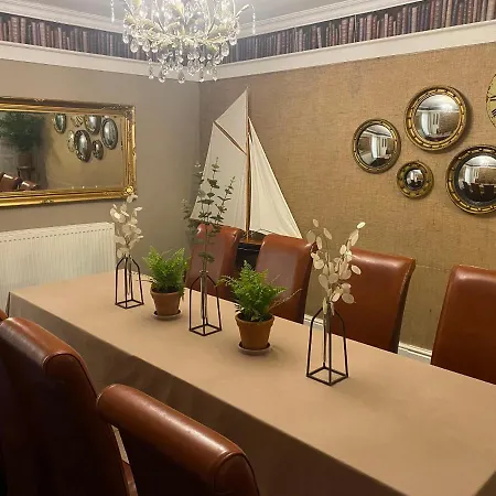 Lonsdale House بيت للعطل باونيس أون وينديرمير